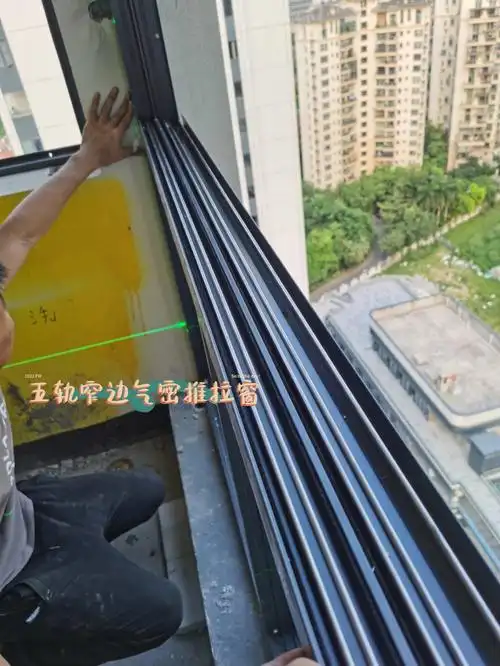 深圳工地安装,五轨窄边气密推拉窗,窄边窗扇,可视面22㎜,多道密封条