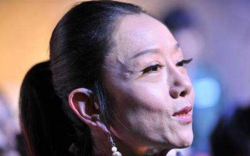 杨丽萍才是最大的照骗,素颜亮相吓坏网友,网友:太真实了吧!