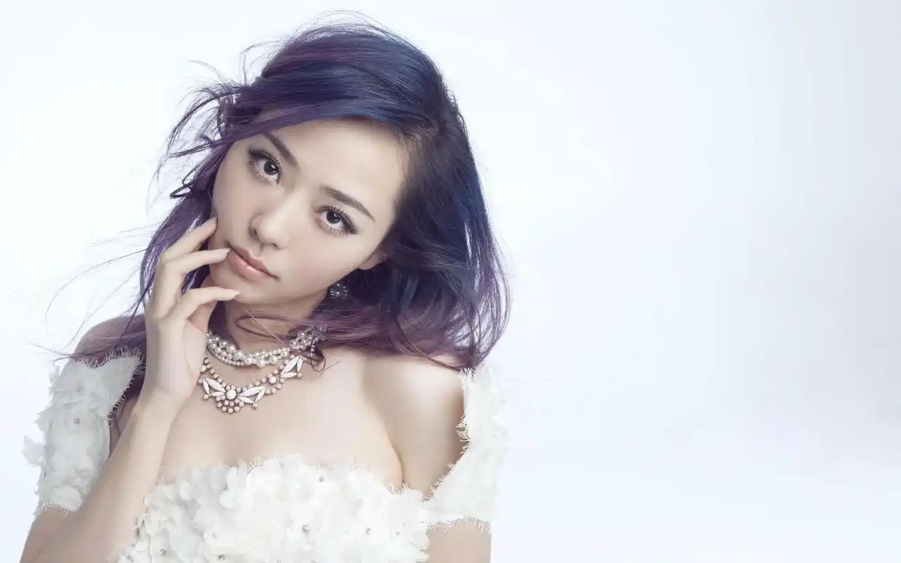 当初张靓颖的母亲为什么那么反对张靓颖和冯轲的婚事?