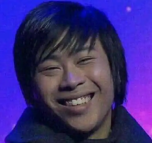 卢本伟晒出28秒短视频笑声还是这样迷人很多粉丝表示很想他