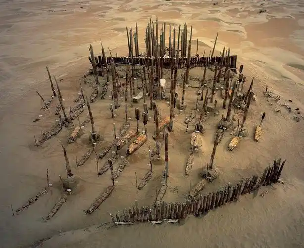 罗布泊小河墓地m11 2003年发掘距今约4000年 图九是复原图这应该是一