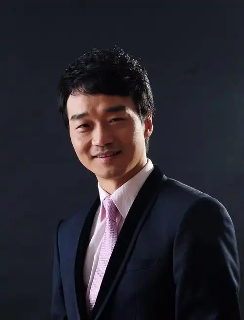 教授国家一级演员黄新平