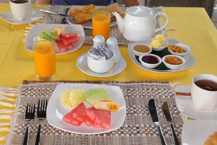 酒店的西式早餐(当地人起床就吃炒饭).