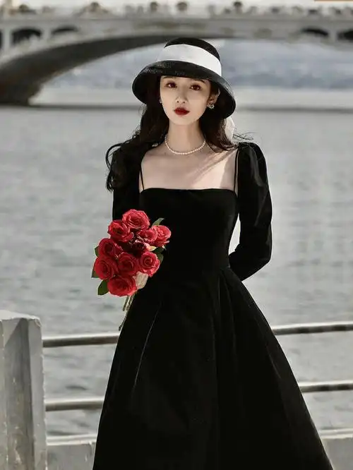 赫本风小黑裙优雅不过时岁月沉淀的美