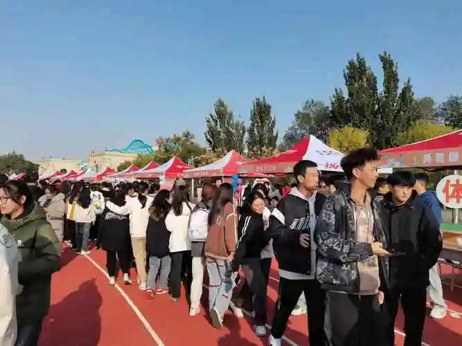 67学校举办2023年校级社团风采展示暨社团纳新活动