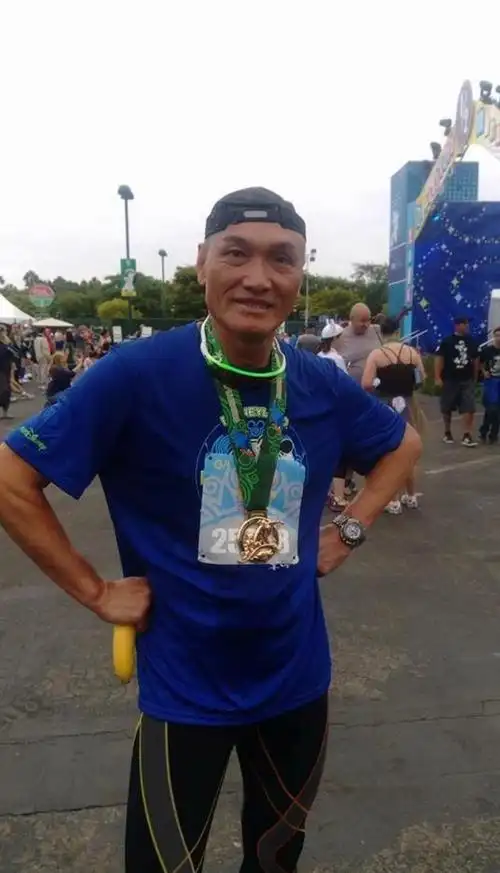 61岁老戏骨冼灏英另寻发展有意转行做中医,一代武师认老却不言退