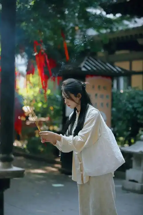 家中长辈每次聚餐总要提起婚事,可两人连共同账户都没开通过