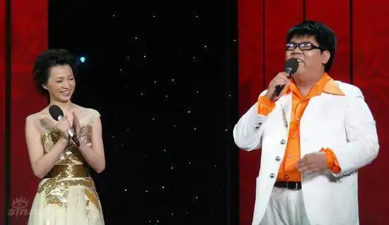 从春晚爆红到销声匿迹被骂滚出娱乐圈的盲人杨光现在怎样了