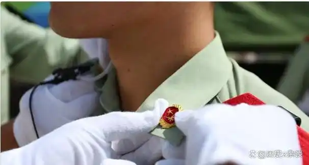 怎么分辨海陆空三军的领花图案,它们都有什么含义呢?