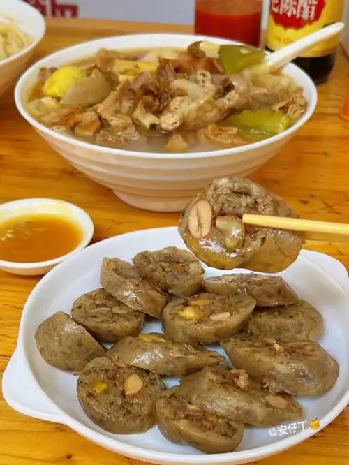 挖到广州坠正宗的汕头小吃店6015猪肠胀糯米吹爆了