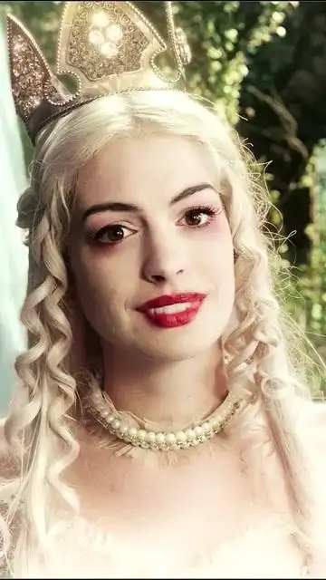 爱丽丝梦游仙境:白皇后这牙齿仔细看,你感觉好看吗?