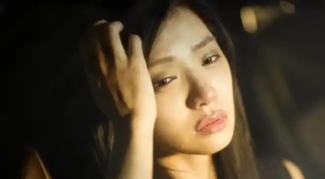 6岁姐姐喂弟弟奶粉,随后一声大哭,父母转身看到后瞬间泪奔