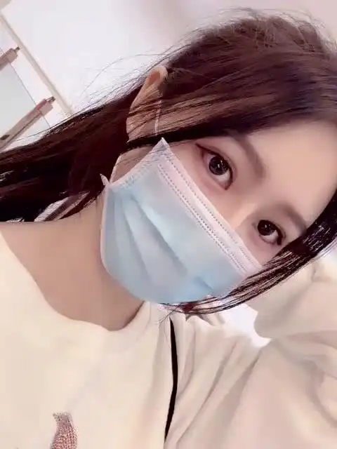 美女戴口罩好漂亮