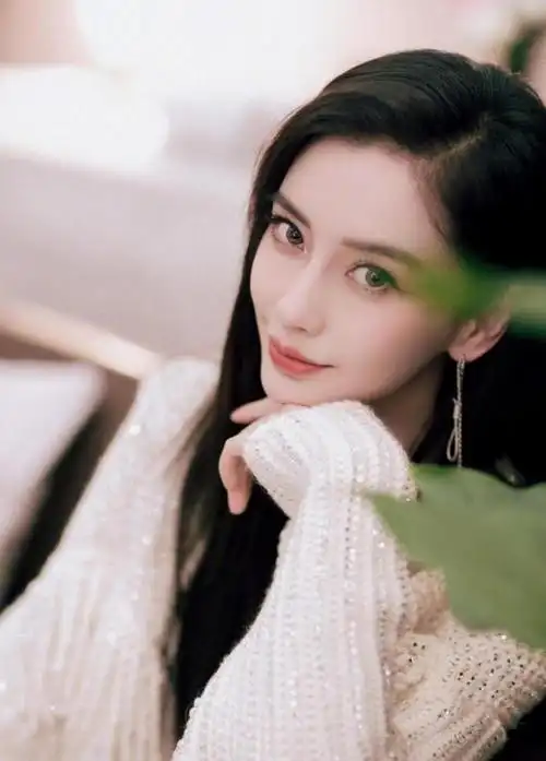 杨颖穿针织衫都有"贵妇范",靠在沙发上太撩人,真的美成仙女了