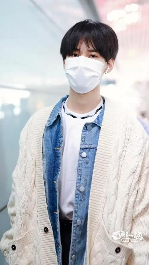 少年们在各自为梦想奔赴 昨日宋亚轩重庆飞杭州,张真源北京飞重庆