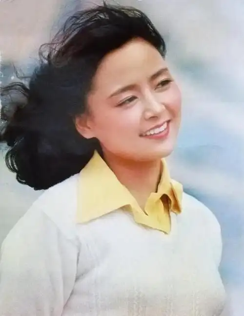 演员张瑜23岁一吻成名60岁以后结婚随缘