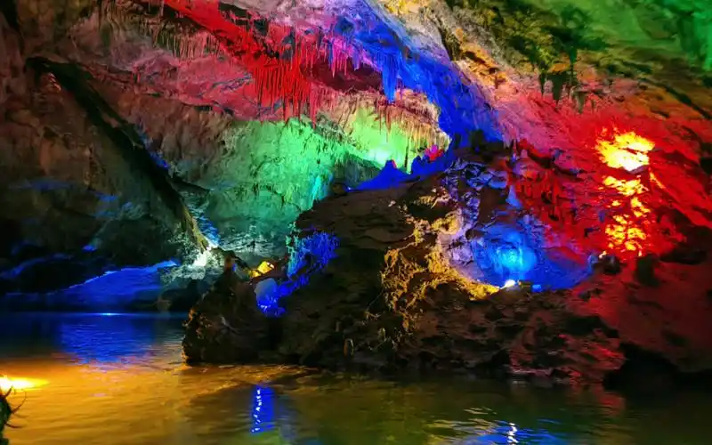 太子河流域的本溪水洞.国家5a景区.出门有旗舰摄影手机是多么重要.