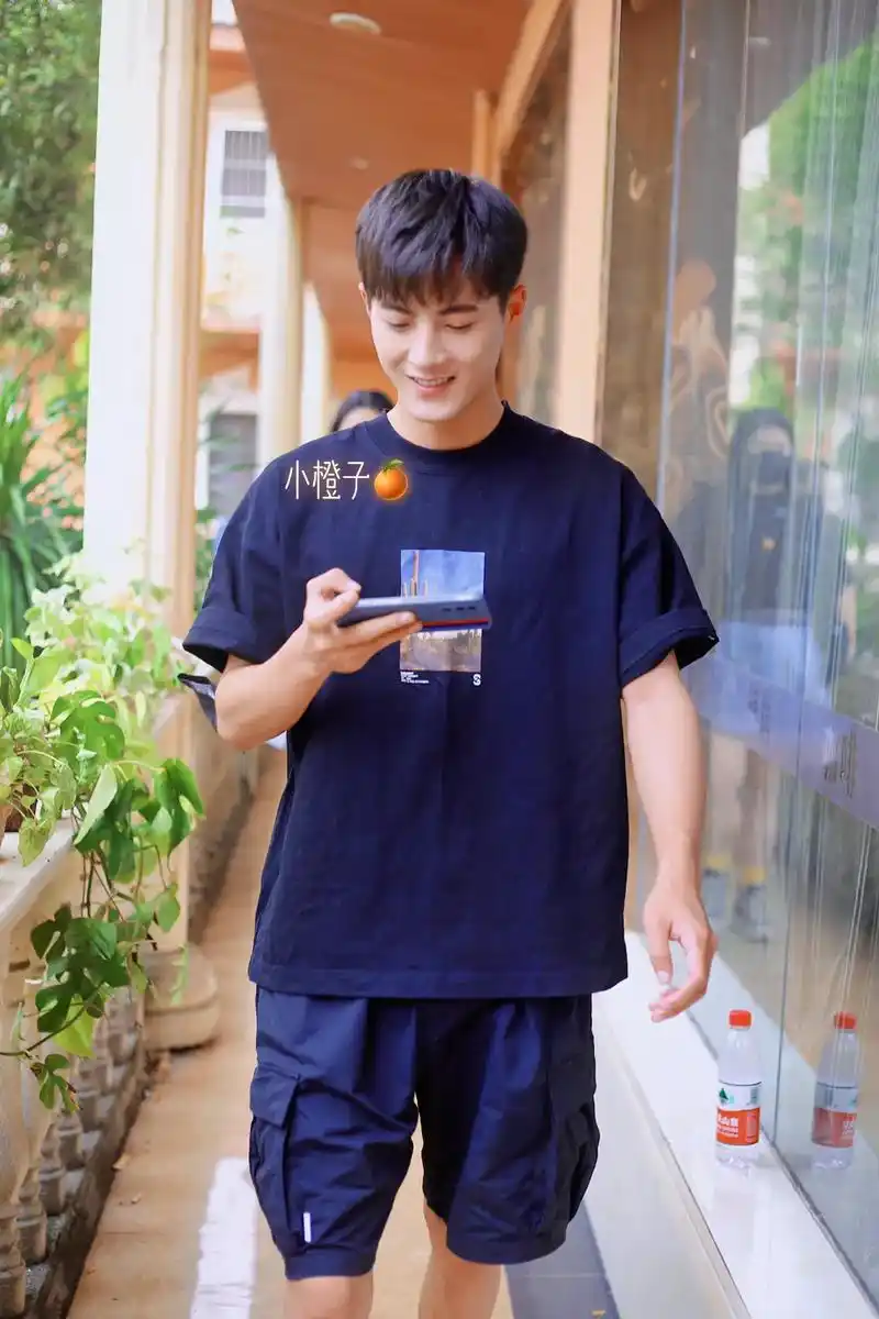 郭迦南 #郭嘉南 #心跳  出妆上班也不忘打麻将的南南 @郭 - 抖音