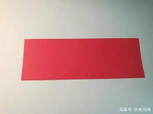 用红色的长方形折纸