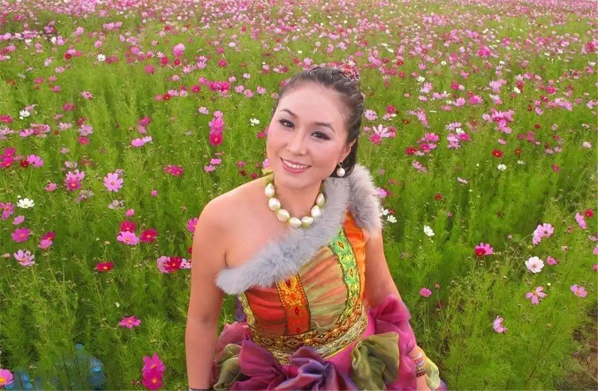 因一首歌爆火两年的乌兰托娅,怎么会轻易被顶替?实在令人唏嘘