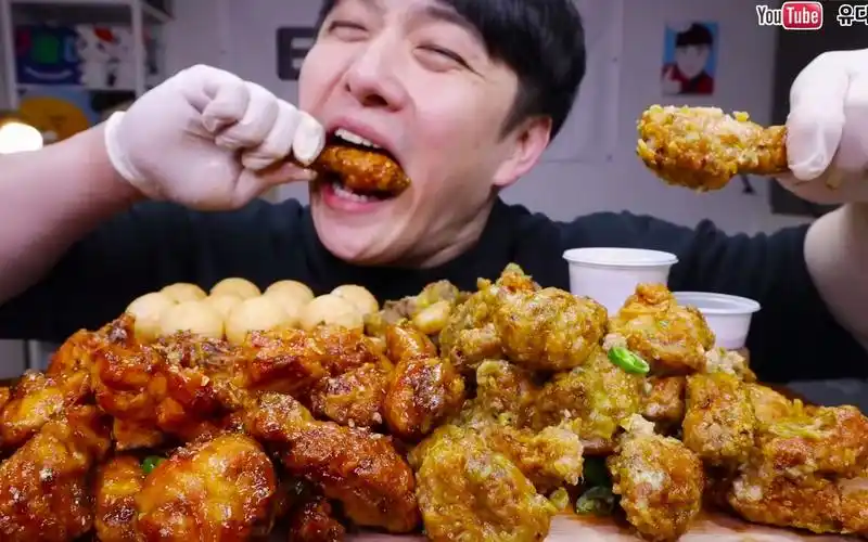 《深渊巨口》【udt小哥】炸鸡 芝士球 大口吃真过瘾 韩国吃播_哔哩