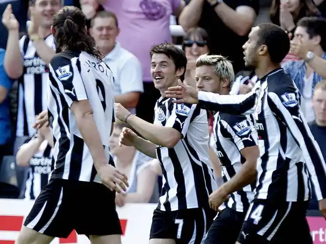 英超第二轮:卡罗尔三球成名 曼苏尔和阿布谁更有风度