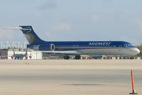 midwest airlines boeing 717-2bl n906me | flickr – 相片分享!