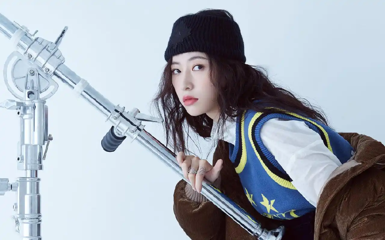 周雨彤个性潮流写真图片桌面壁纸