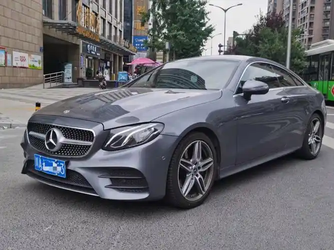 奔驰e260coupe 两门轿跑 20年4月份 2万真实公