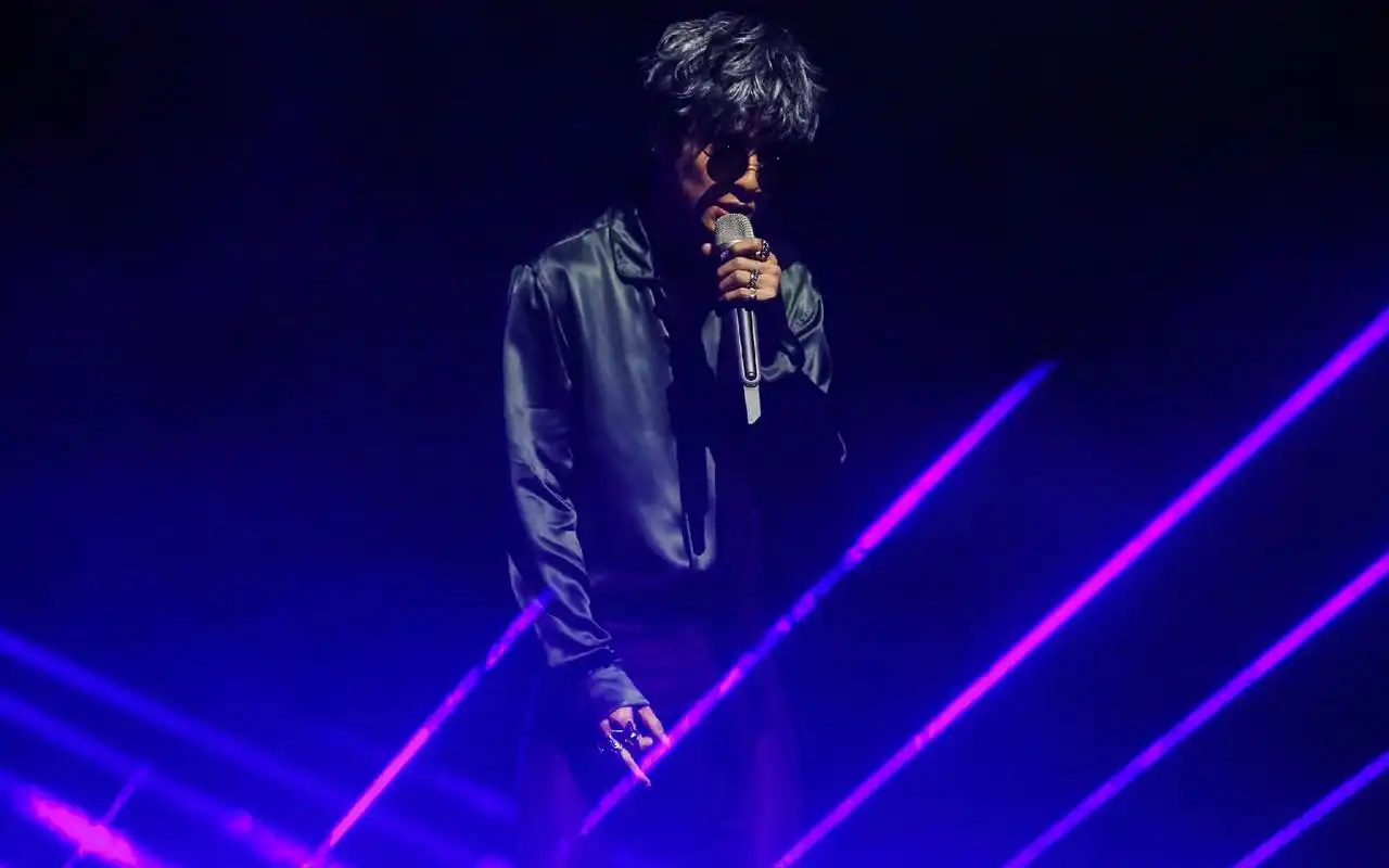 薛之谦演唱会高清帅气图片桌面壁纸