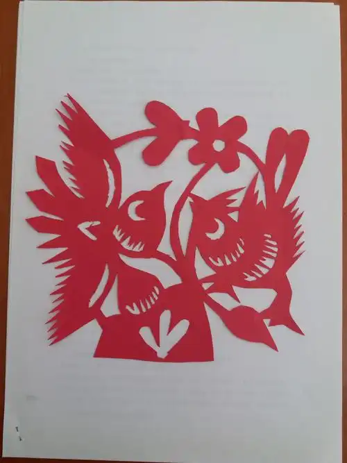 学习中国传统工艺手工剪纸艺术