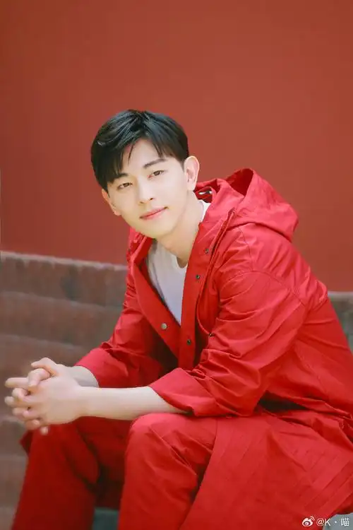 邓伦#一直这么阳光美好,和煦温暖!转载了@k·喵的微博图片