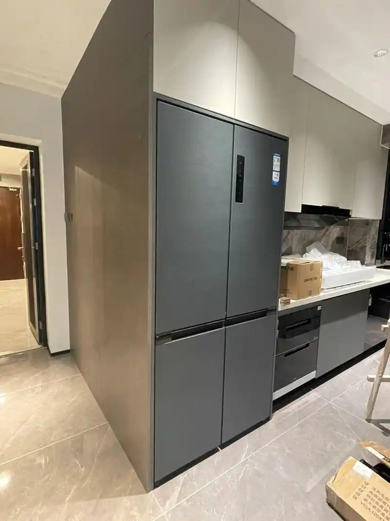 零嵌入式冰箱 效果完美 为了避免冰箱突出橱柜一大截的情况,特地选了