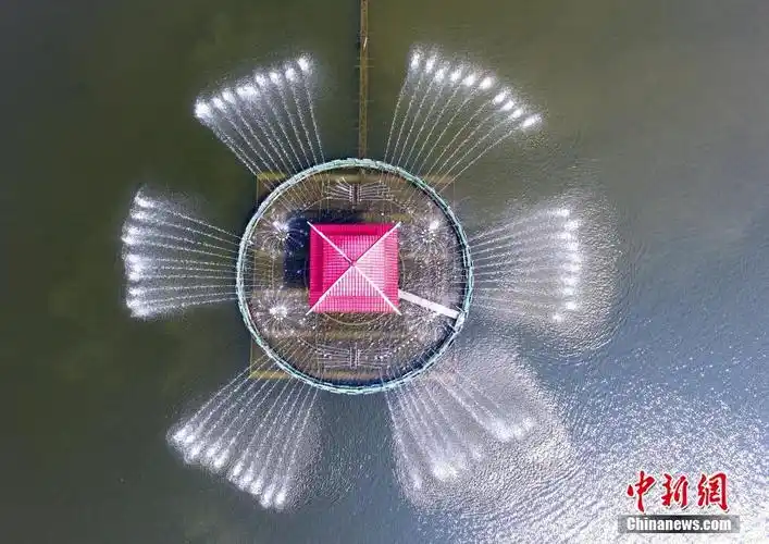 航拍井冈山移动音乐喷泉