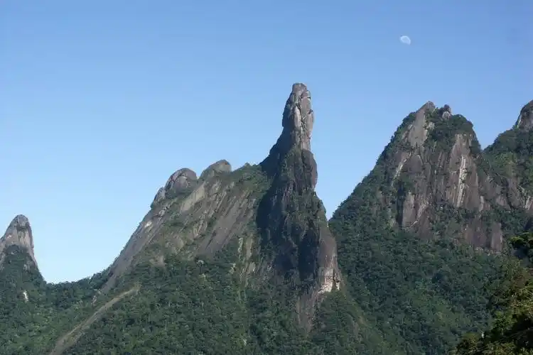 愿你此生能够远离忧愁与恐惧,心中永远充满安宁与勇气