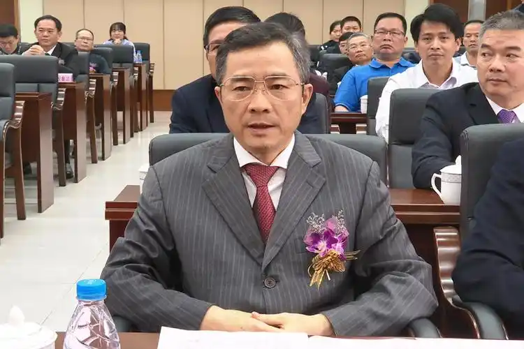 深圳市宏发投资集团有限公司董事长赖海宏△江门市委副书记,市长刘毅