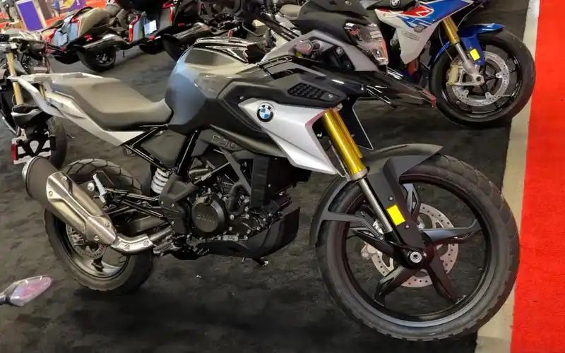 2023款宝马g310 gs准备好享受乐趣了!