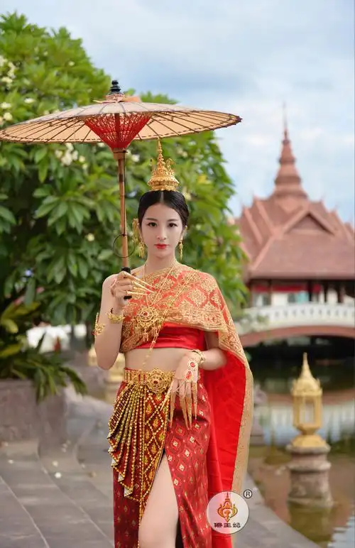 傣王妃服饰泰国服装女套装手工穿珠抹胸裙子开叉告庄旅拍摄影服装