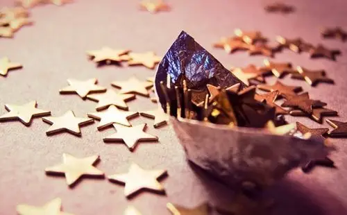 女性腰上有痣代表什么