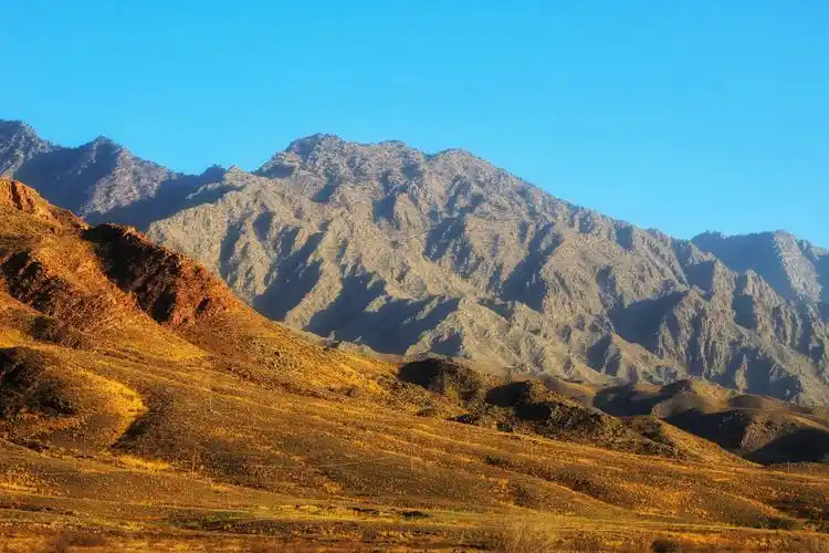 巍巍青山 雄浑贺兰