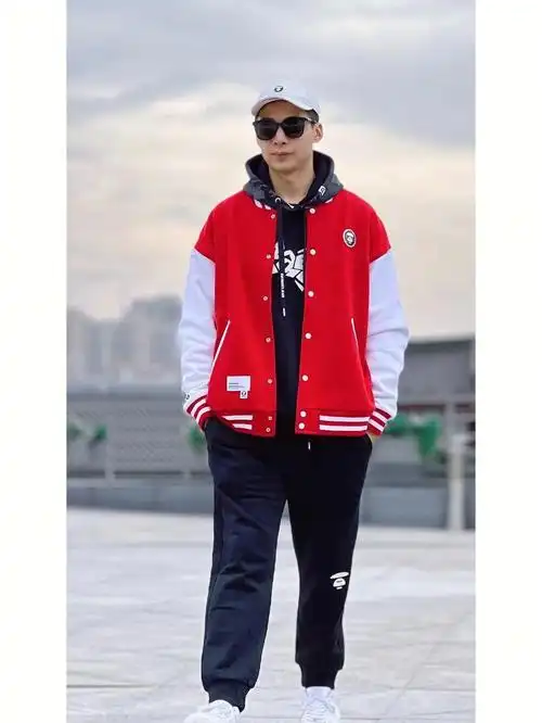 男生ootd红色棒球服的青春活力少年穿搭