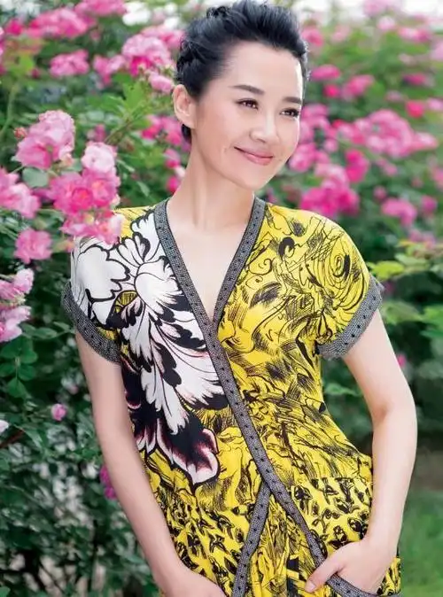 风韵犹存的许晴身价上亿坐拥千万豪宅真的是越老越有感觉