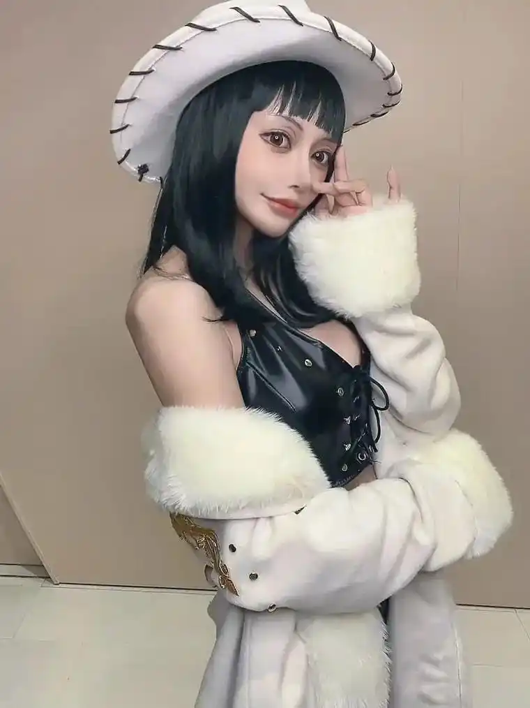 角色扮演.明日花老师#二次元 #海贼王 #明日花 #娜美 - 抖音