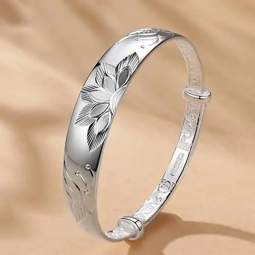 今年流行的银手镯款式