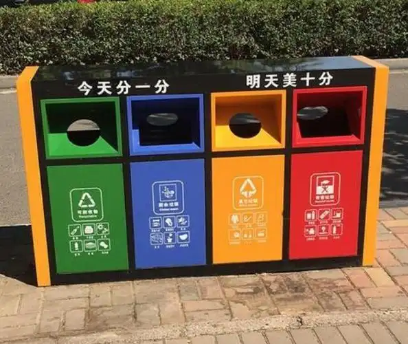 3,木质户外垃圾桶缺点:在室外易腐乱,但是与环境协调一致,绿色环保.