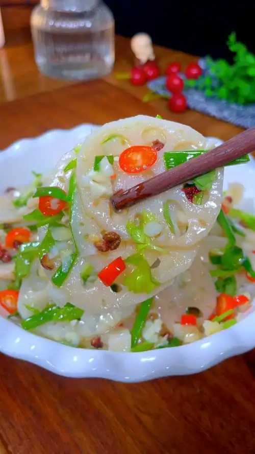 这样做的炝拌莲藕清脆爽口又好吃