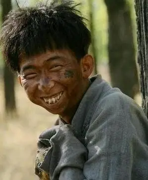 回顾巨兴茂:靠丑出名赚亿万资产娶貌美妻子,这一切要多谢好大哥