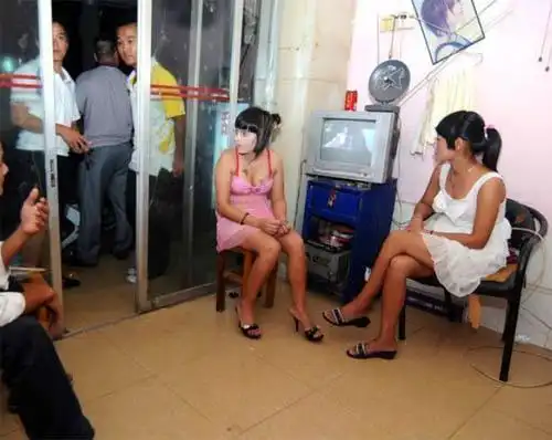 夜色阑珊,社会底层"扫黄"