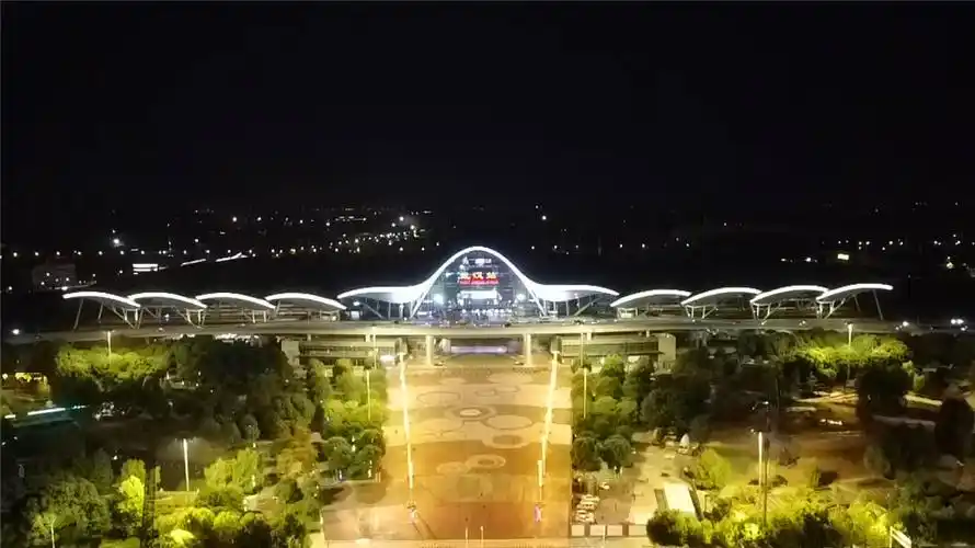 航拍全球最美建筑武汉站之夜