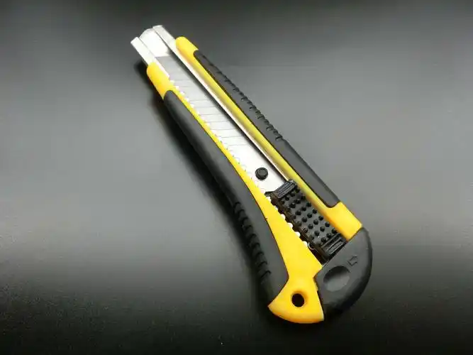 厂家批发大号美工刀多功能裁纸刀壁纸刀包胶美工刀18mm